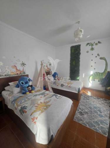 Moradia de dois pisos - pronta a entrar