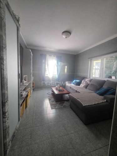 Moradia de dois pisos - pronta a entrar