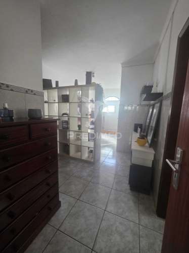 Moradia de dois pisos - pronta a entrar