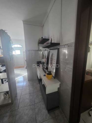 Moradia de dois pisos - pronta a entrar