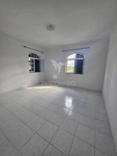 Moradia de dois pisos - pronta a entrar