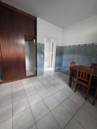 Moradia de dois pisos - pronta a entrar