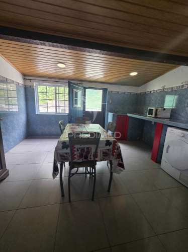 Moradia de dois pisos - pronta a entrar