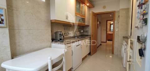 Apartamento t2 com parqueamento em santo antónio dos cavaleiros