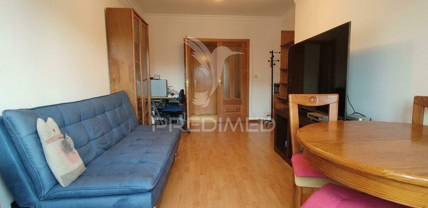 Apartamento t2 com parqueamento em santo antónio dos cavaleiros