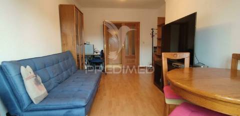 Apartamento t2 com parqueamento em santo antónio dos cavaleiros