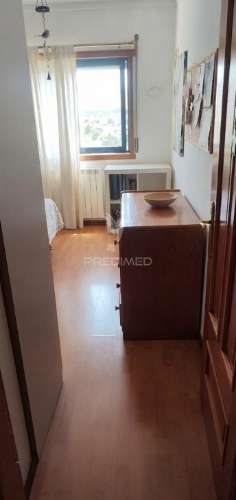 Apartamento t2 com parqueamento em santo antónio dos cavaleiros