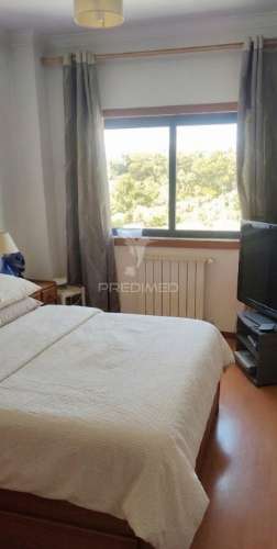 Apartamento t2 com parqueamento em santo antónio dos cavaleiros