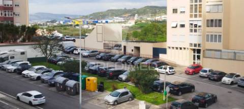 Apartamento t2 com parqueamento em santo antónio dos cavaleiros