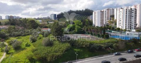 Apartamento t2 com parqueamento em santo antónio dos cavaleiros