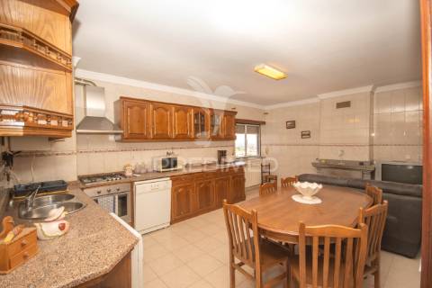 T3 com 162 m² com garagem e sótão no bairro da luz – guarda