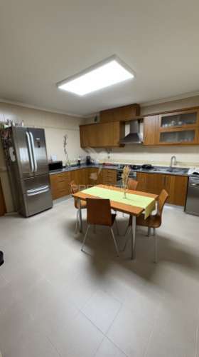 Apartamento t3 com garagem e arrecadação em montalvo — excelente estado