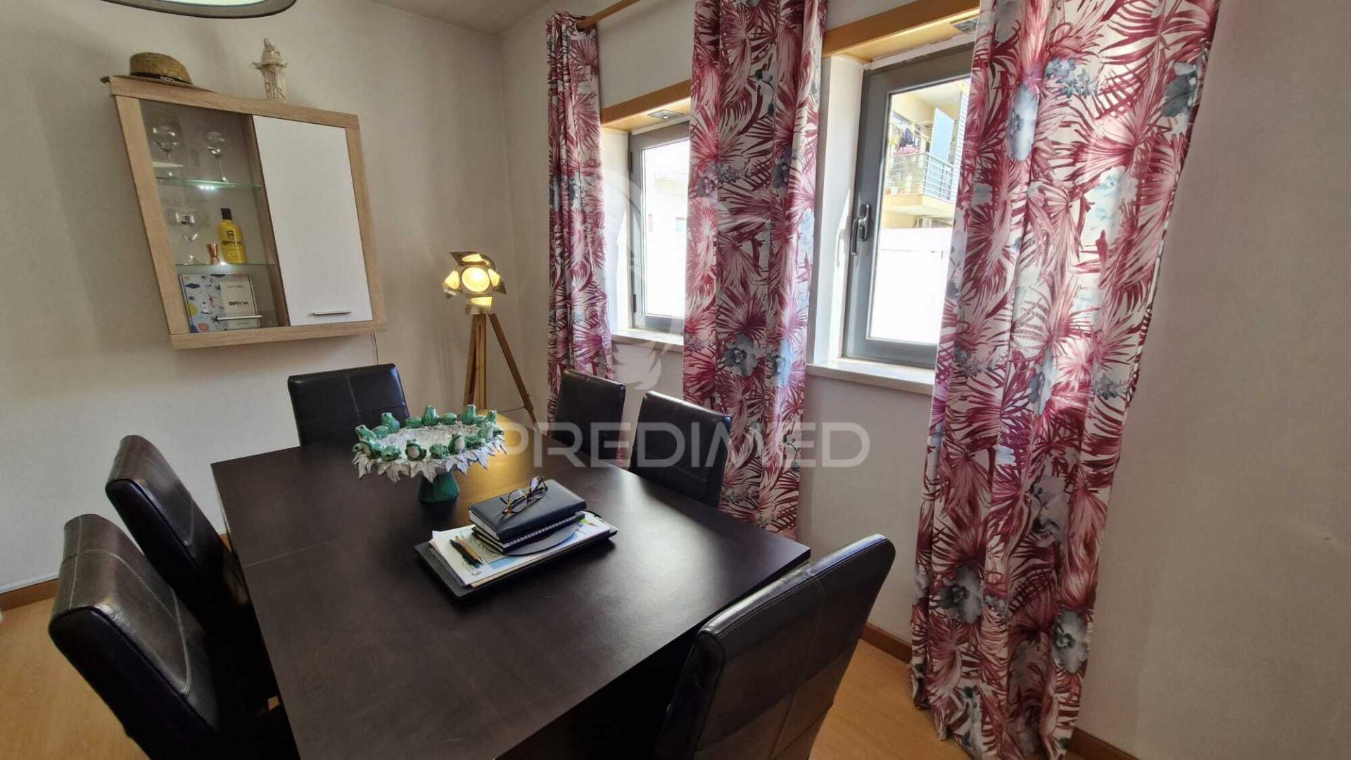 Apartamento t1 com box fechada