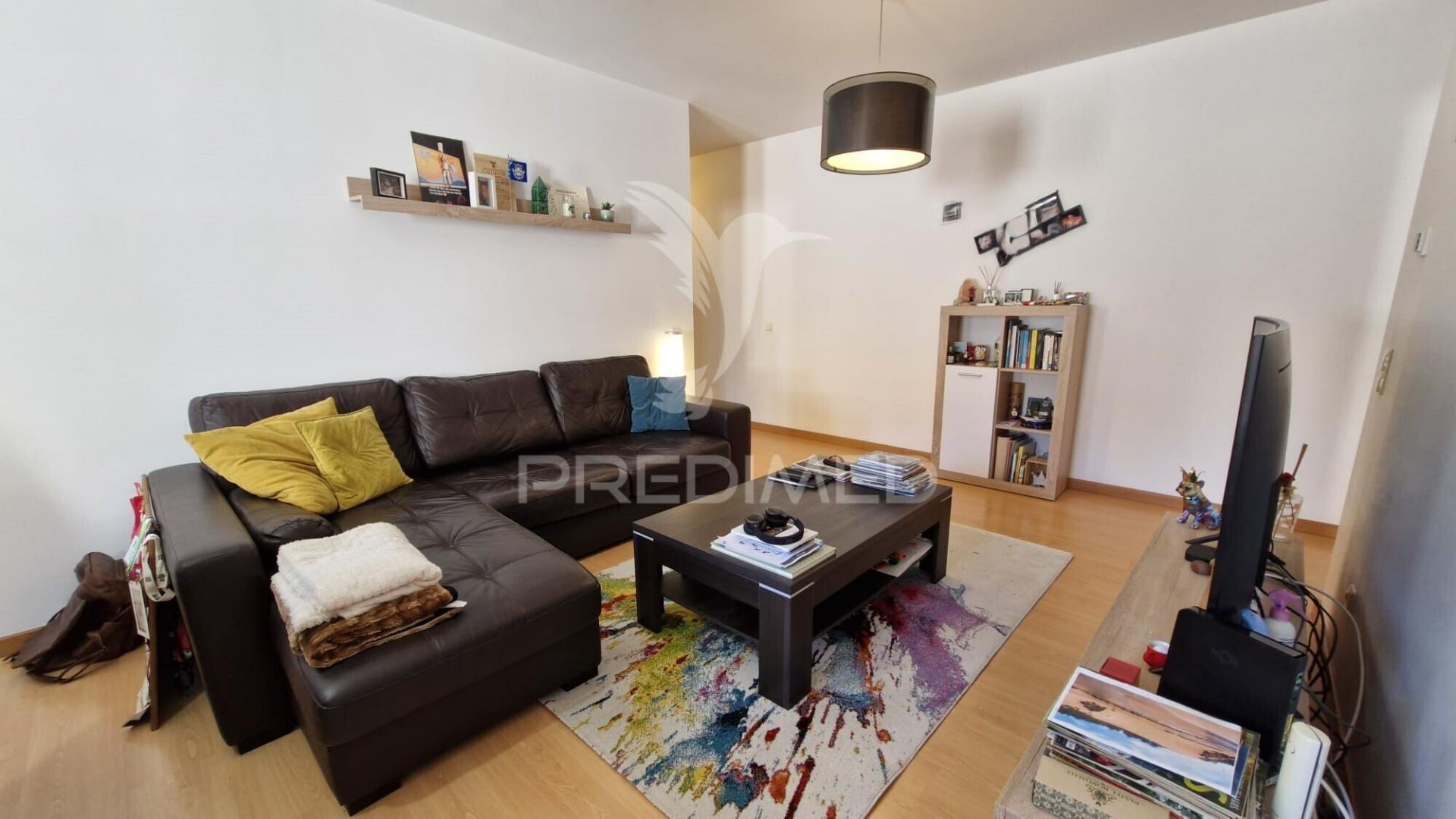 Apartamento t1 com box fechada