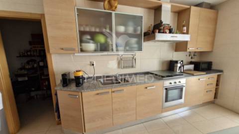 Apartamento t1 com box fechada