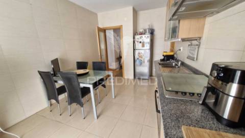 Apartamento t1 com box fechada