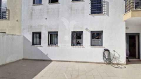 Apartamento t1 com box fechada