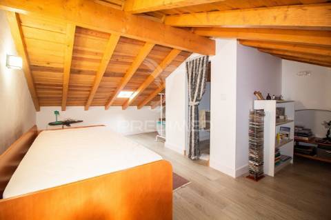 T1 recuperado no vimieiro c/ cozinha equipada e sótão habitável