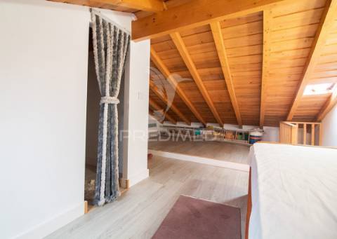 T1 recuperado no vimieiro c/ cozinha equipada e sótão habitável