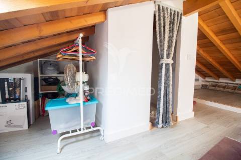 T1 recuperado no vimieiro c/ cozinha equipada e sótão habitável