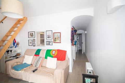 T1 recuperado no vimieiro c/ cozinha equipada e sótão habitável