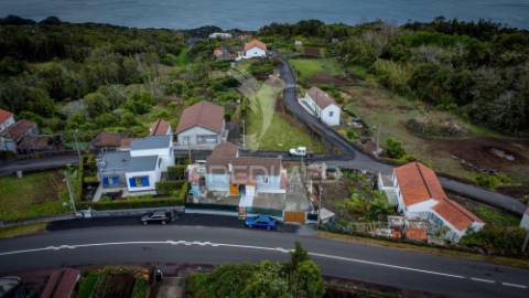 Moradia t2 com vista mar – silveira, lajes do pico