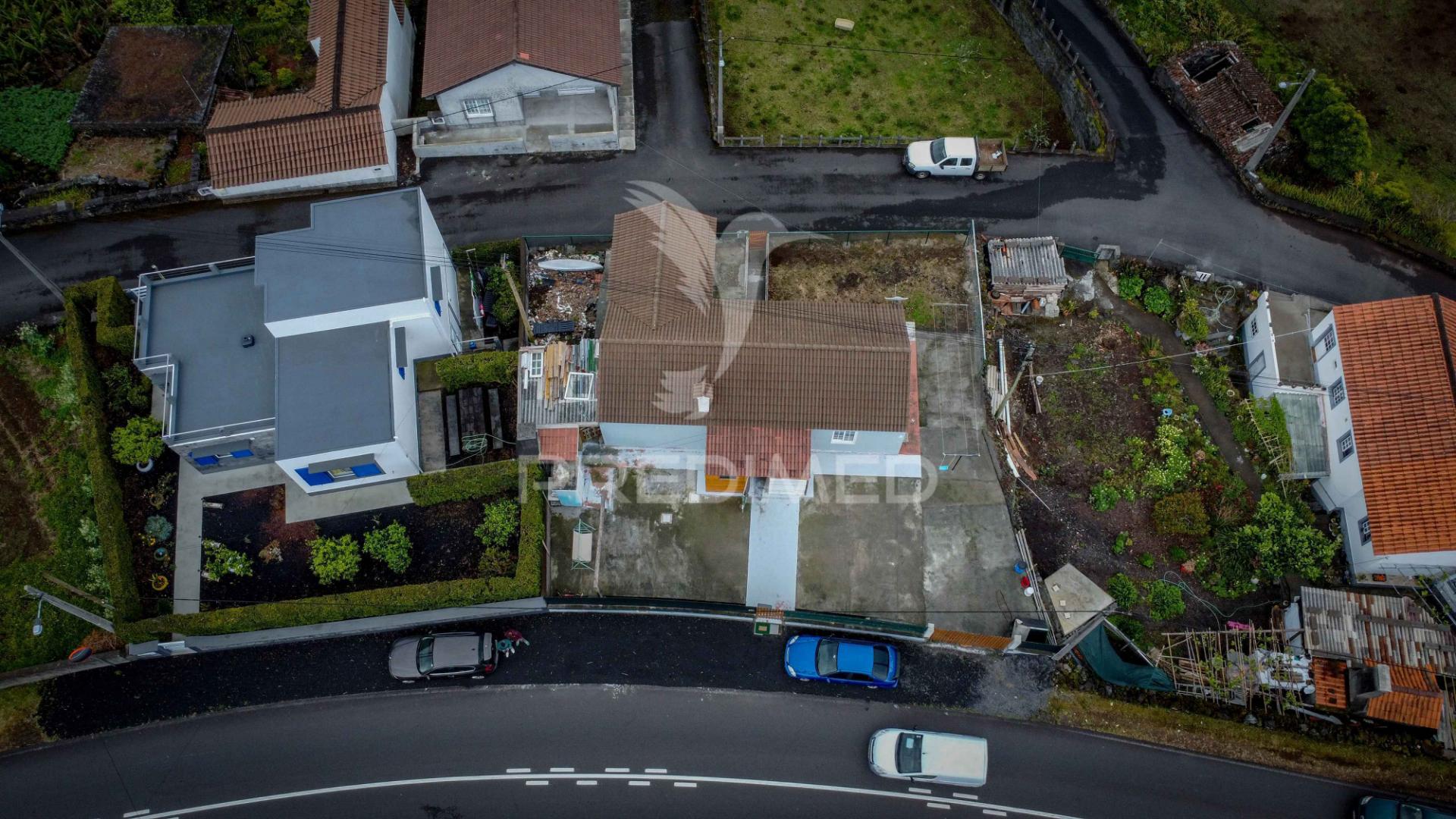 Moradia t2 com vista mar – silveira, lajes do pico