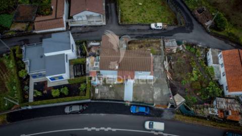 Moradia t2 com vista mar – silveira, lajes do pico