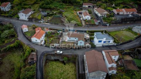 Moradia t2 com vista mar – silveira, lajes do pico
