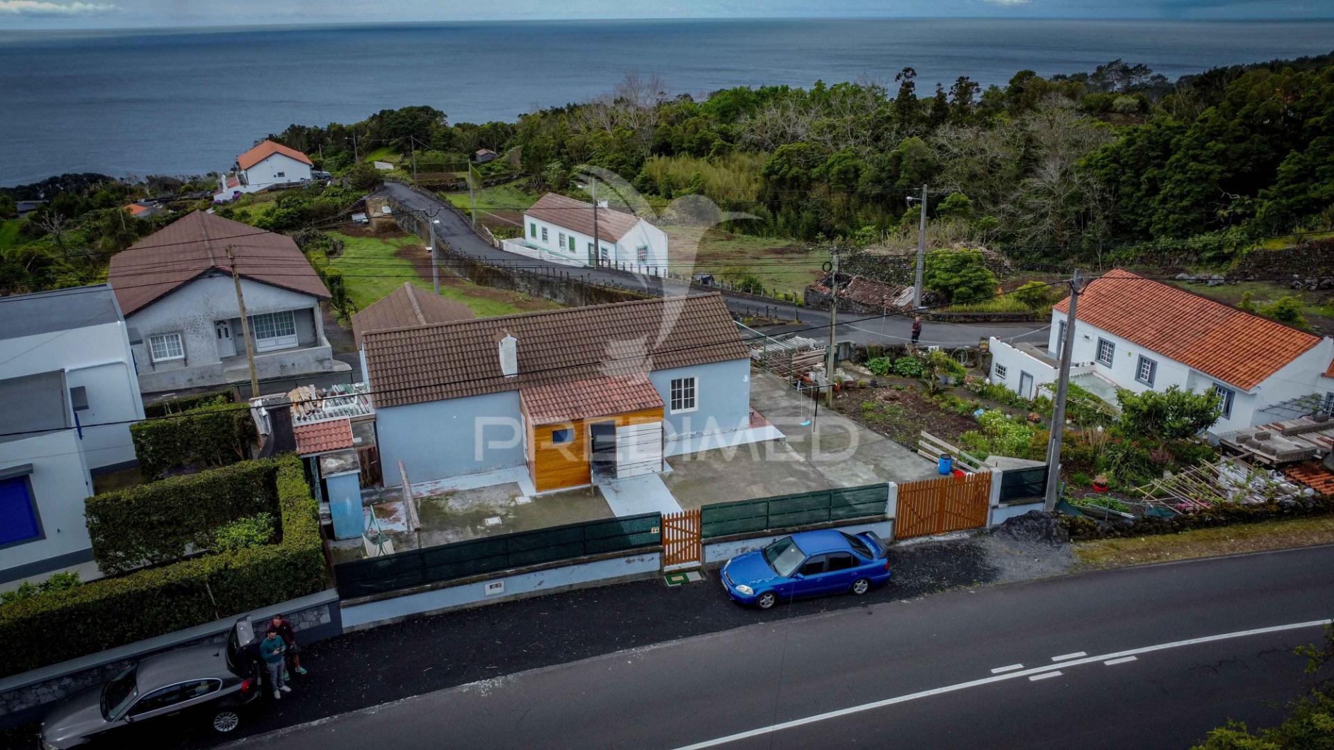 Moradia t2 com vista mar – silveira, lajes do pico