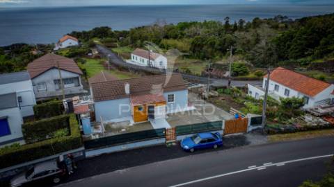 Moradia t2 com vista mar – silveira, lajes do pico