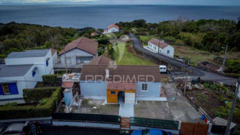 Moradia t2 com vista mar – silveira, lajes do pico
