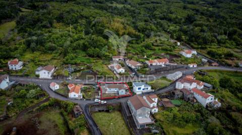 Moradia t2 com vista mar – silveira, lajes do pico