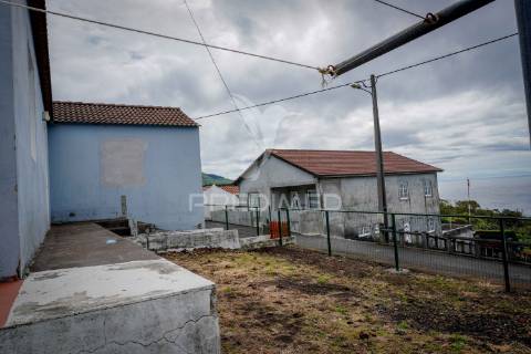 Moradia t2 com vista mar – silveira, lajes do pico