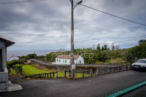 Moradia t2 com vista mar – silveira, lajes do pico