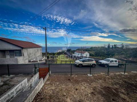 Moradia t2 com vista mar – silveira, lajes do pico