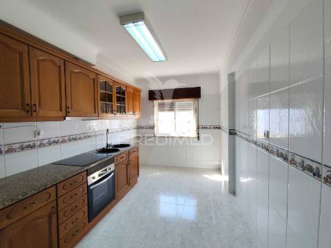 T3 remodelado , para arrendar em santa marta do pinhal