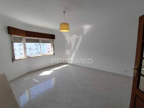 T3 remodelado , para arrendar em santa marta do pinhal
