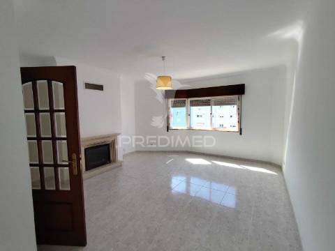 T3 remodelado , para arrendar em santa marta do pinhal