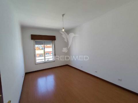 T3 remodelado , para arrendar em santa marta do pinhal