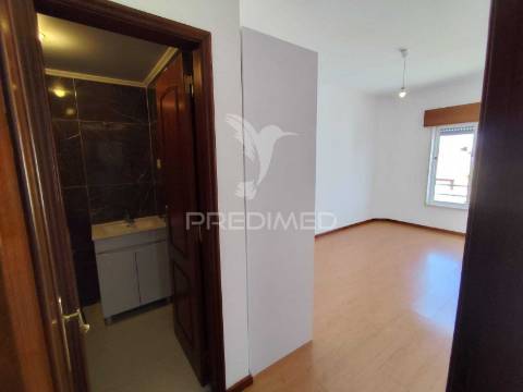 T3 remodelado , para arrendar em santa marta do pinhal