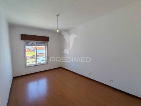 T3 remodelado , para arrendar em santa marta do pinhal