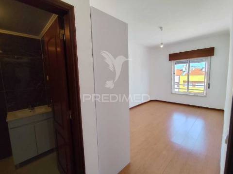 T3 remodelado , para arrendar em santa marta do pinhal