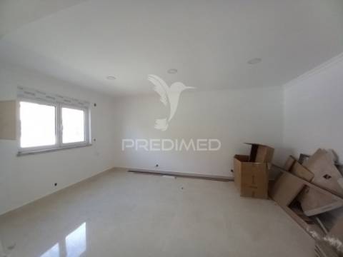 Vende se moradia t4+2 foros da amora