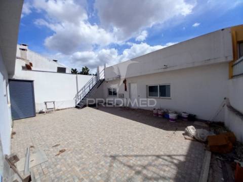 Vende se moradia t4+2 foros da amora