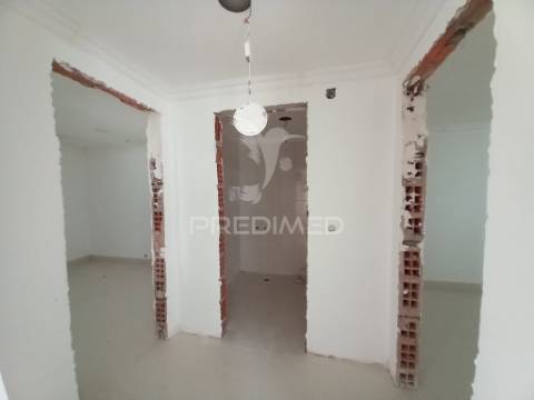 Vende se moradia t4+2 foros da amora