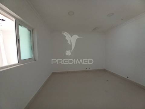 Vende se moradia t4+2 foros da amora