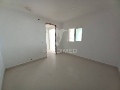 Vende se moradia t4+2 foros da amora