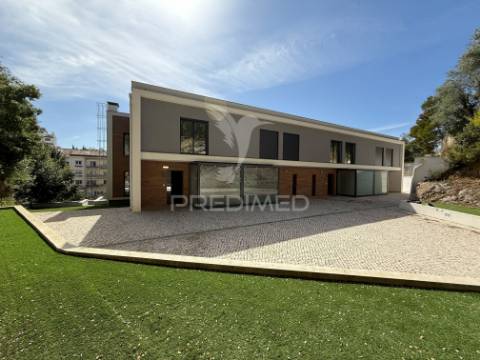 Apartamento t3 - triplex, condomínio privado no coração de leiria