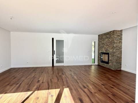 Apartamento t3 - triplex, condomínio privado no coração de leiria